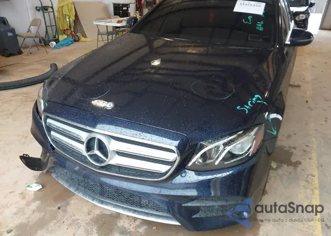 2017 Mercedes-Benz E 300 4Matic z USA, uszkodzony, nr VIN WDDZF4KB2HA049191